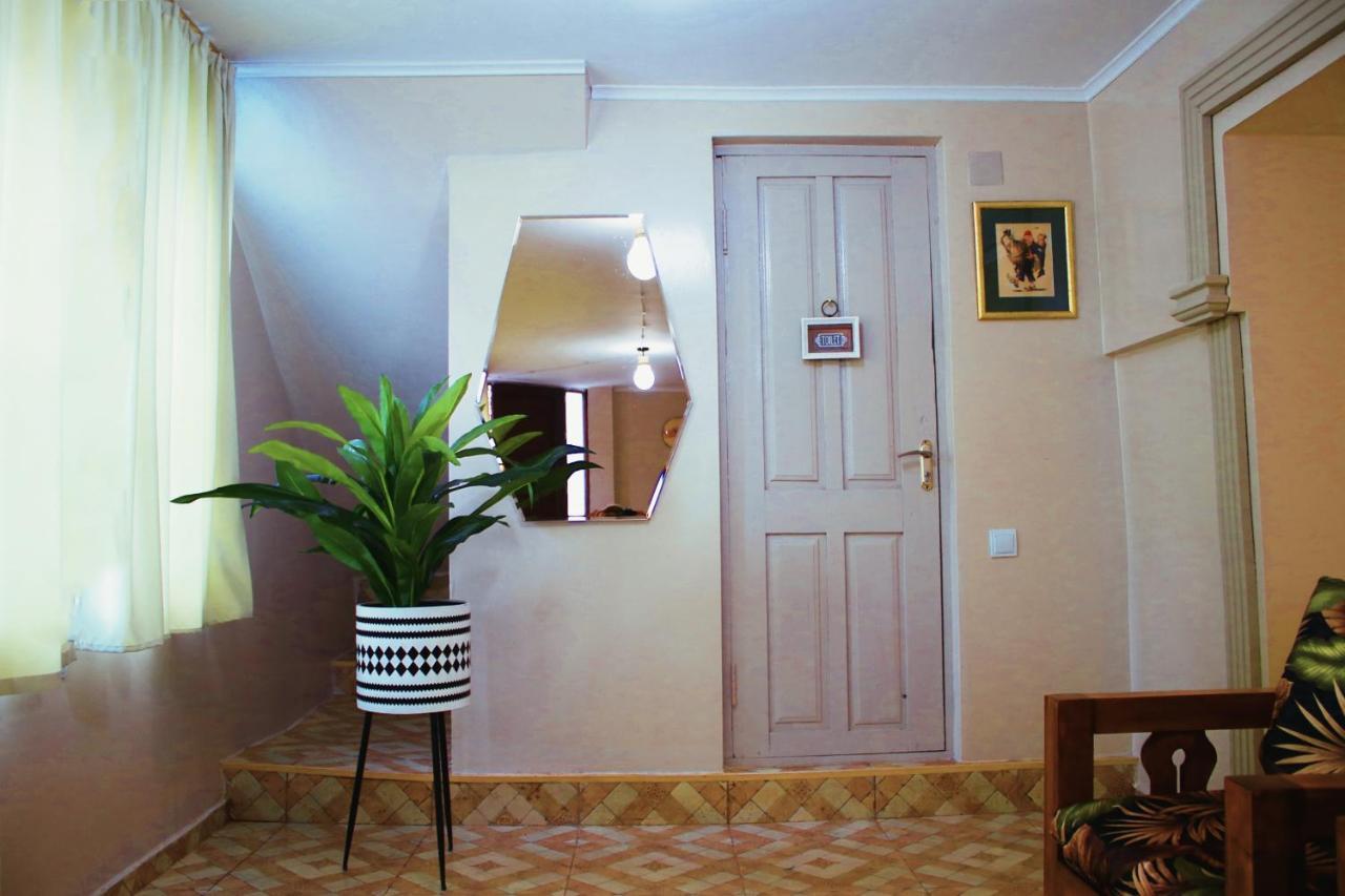Guesthouse Of Manoni Ratiani Mestia Bagian luar foto