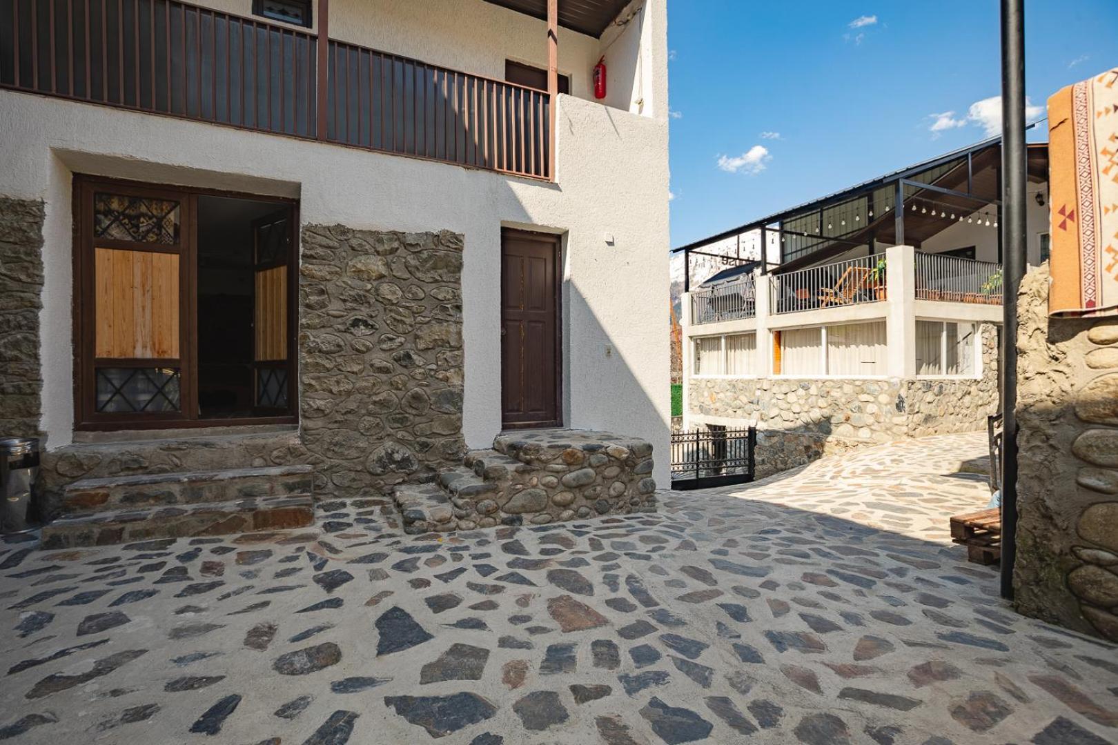 Guesthouse Of Manoni Ratiani Mestia Bagian luar foto